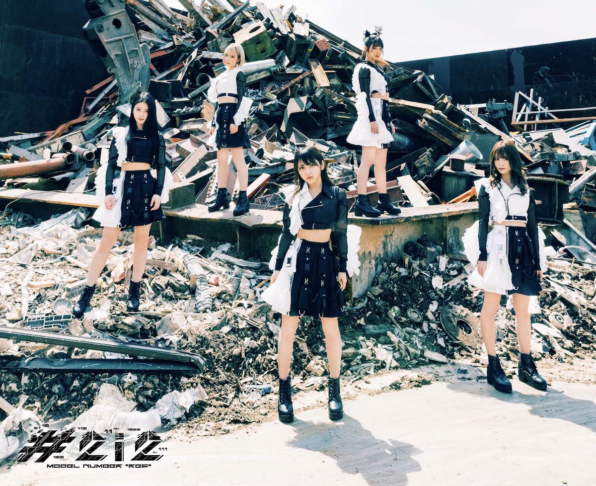#2i2がアンドロイドに扮したデビュー曲MV『FATE』を公開！【画像6枚】の画像