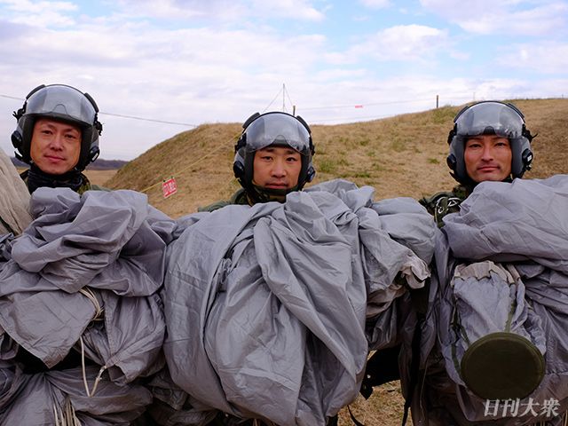 陸上自衛隊×グリーンベレー「厳戒の降下訓練」に密着の画像