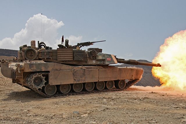 「ガンタンクVSエイブラムス戦車」もし戦ったら勝つのはどっち？の画像