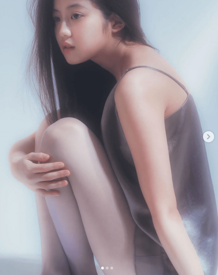 今田美桜、“スリップドレス”で美脚あらわ「透明感がやばい」「麗しい」の声の画像