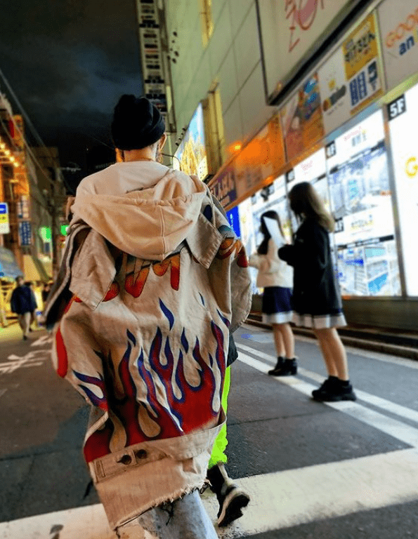倖田來未、秋葉原でお忍びショッピングを楽しむ姿が「煉獄さん風」だと話題にの画像