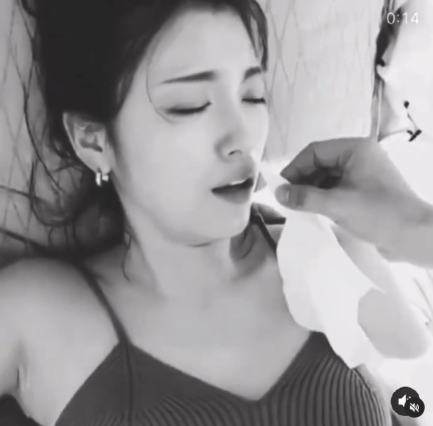 安室奈美恵さんの楽曲をBGMに“鼻をこちょこちょ”！「木下優樹菜のお宝動画」に反響の画像