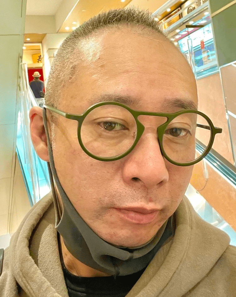 いしだ壱成、短髪ヘアのドアップメガネショットでイメチェンをインスタ報告「だいぶカッコいいおじさん」「おしゃれは健在」の画像