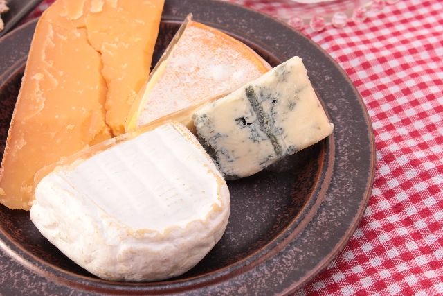 食べる前に卒倒!? イタリアの「ゲテモノチーズ」の画像