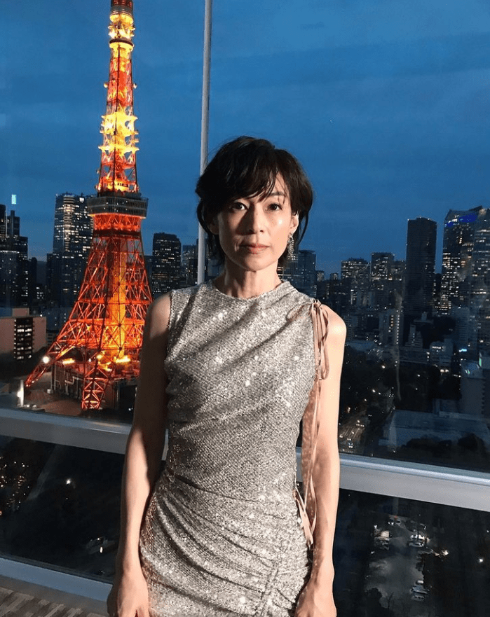 鈴木保奈美、東京タワーに負けない美麗ショットに「ドラマ思い出す」「不老女神」の声の画像